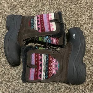 Girls size 6 womens size 7.5-8 north face snow boots